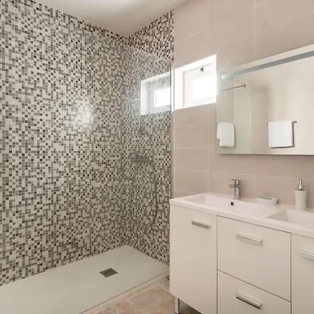 Location D'une Maison Traditionnel Dans Un Village * Bouceiros